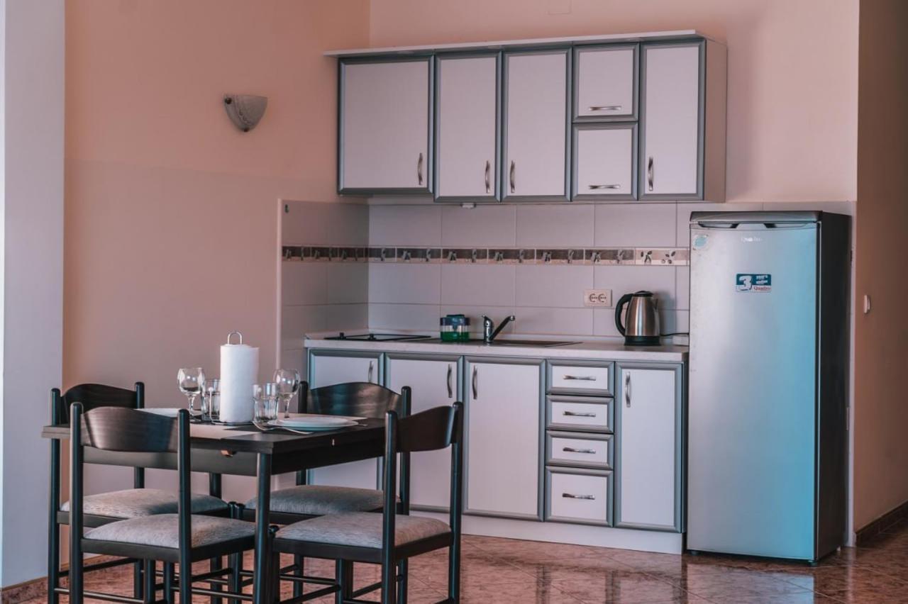 אוטייהא Kapriz Apartments מראה חיצוני תמונה