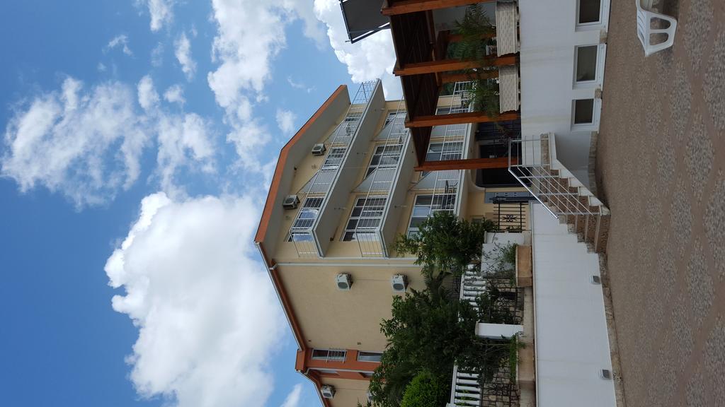 אוטייהא Kapriz Apartments מראה חיצוני תמונה